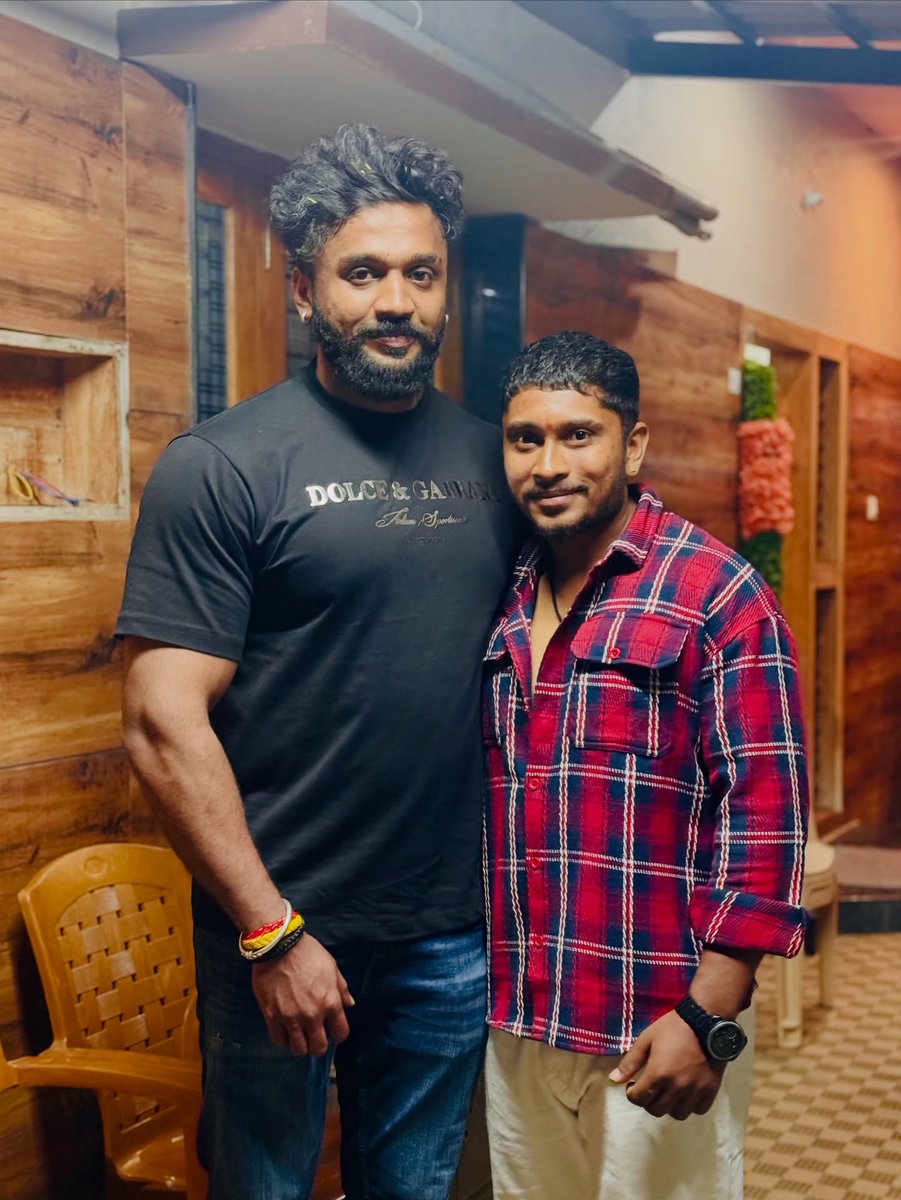 RavenBalotnad's tweet photo. Awesome to see you, bro @dhanveerah https://t.co/rKYbtT3Aeg