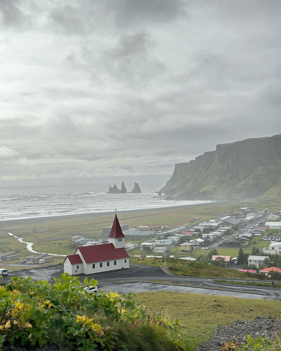 ElsieBelliveau's tweet photo. Nawal captures the beauty of Vík. https://t.co/4sIel1qHoi