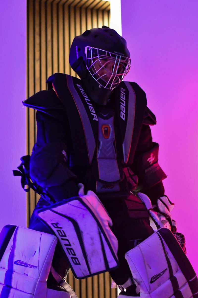 D0ubleDamage's tweet photo. Between the pads 🥅

#Hockey #Goalie #GoalieGear #HockeyGear #IceHockey #HockeyLife #AussieCreator https://t.co/r5aD5YToOD