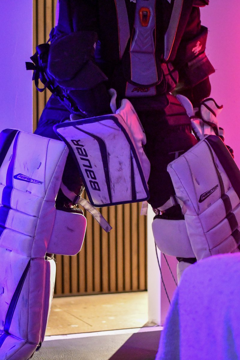 D0ubleDamage's tweet photo. Between the pads 🥅

#Hockey #Goalie #GoalieGear #HockeyGear #IceHockey #HockeyLife #AussieCreator https://t.co/r5aD5YToOD