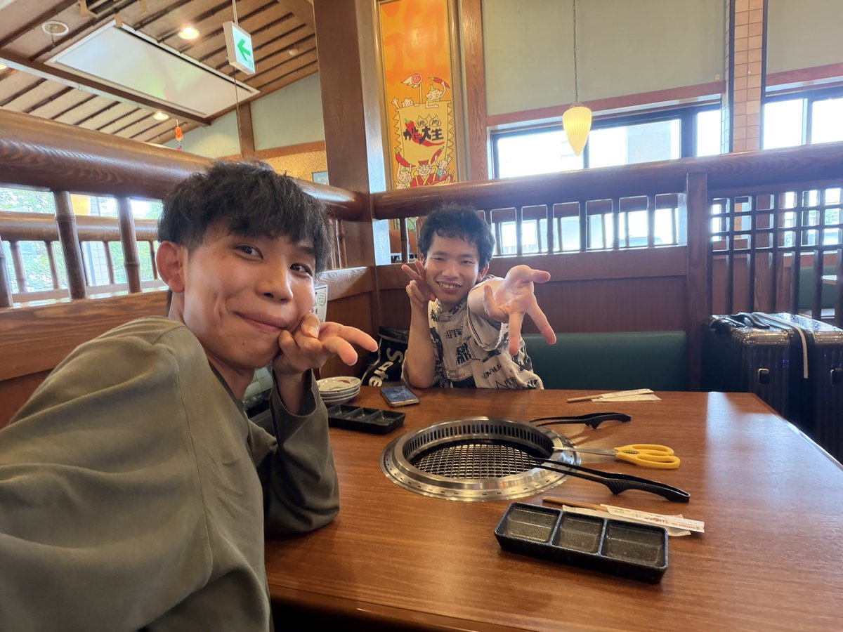 EmpireoBritain's tweet photo. 沖縄帰って久しぶりに会う友達と焼肉！🥩🔥🫶まじ最高♥️ https://t.co/1QrVZsHbWI