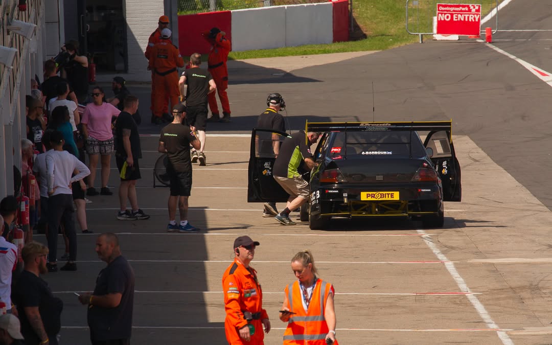 RandalPille's tweet photo. Can't help but love seeing a busy pit lane as teams gear up to hit the track. https://t.co/bFlu9BADGn