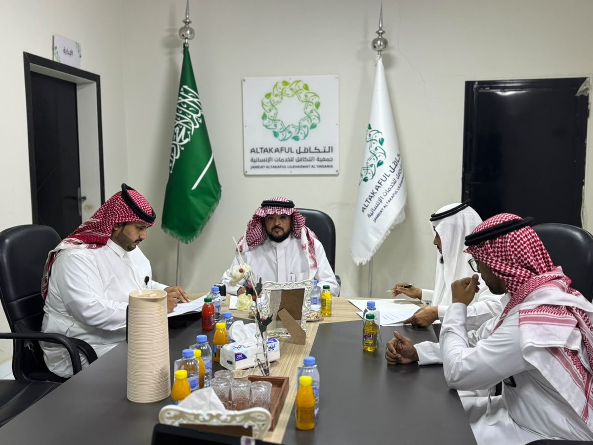 saned_rith's tweet photo. تم بحمد الله توقيع اتفاقية شراكة مجتمعية بين #جمعية ساند لكبار السن بمحافظة الريث #وجمعية التكافل للخدمات الإنسانية، وذلك في إطار تعزيز التعاون المشترك وتكامل الجهود لخدمة المستفيدين، ودعم المبادرات والبرامج التي تسهم في تحسين جودة الحياة وتعزيز العمل الاجتماعي والإنساني https://t.co/xWuh8rjFZ2