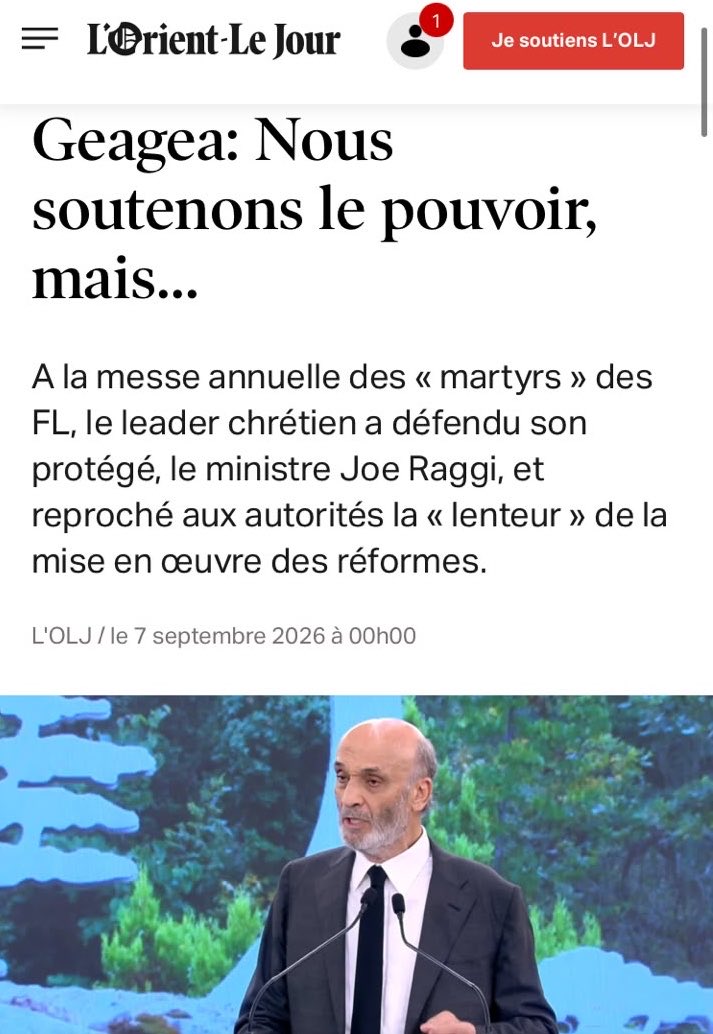 anthony_khouri's tweet photo. Quelle bassesse. Quelle faillite morale et journalistique.
Il faut mesurer ce que signifie le choix de mettre entre guillemets le mot “martyrs” lorsqu’il s’agit des martyrs de la Résistance Libanaises…

Les guillemets ne sont pas innocents. Ils ne sont ni une nuance journalistique, ni une précaution sémantique. Ils expriment un doute, une négation, presque un mépris à l’égard de ceux qui ont donné leur vie pour que le Liban demeure! 

On peut contester une cause. On peut combattre une idéologie. On peut critiquer un parti, ses dirigeants et ses choix politiques. Mais lorsqu’un quotidien en vient à relativiser par un simple signe typographique le sacrifice de ceux qui sont morts dans une guerre où le Liban tout entier était en jeu, il ne fait plus du journalisme… il réécrit la mémoire.

Et quelle ironie quand cela vient de L’Orient Le Jour.
Un journal qui fut longtemps associé à la liberté, à la culture, à la pensée, à l’exigence intellectuelle et à la défense du Liban. Un journal qui se voulait un phare de lumière.

Les martyrs des Forces Libanaises n’ont pas besoin de la permission de L’OLJ pour être des martyrs! 
Ils n’ont pas besoin de guillemets. Ils ont des noms, des familles, des tombes, une histoire et un peuple qui se souvient.
Et surtout, ils ont donné leur vie pour un Liban qui, aujourd’hui encore, existe. 
Alors oui, il est temps de le dire sans détour! ce n’est plus l’Orient qui parle ici. C’est autre chose.

De L’Orient Le Jour à “L’Iran Le Jour” il n’y a parfois qu’une ligne éditoriale.
La réponse à cette bassesse doit être simple… le boycott.
Pas de financement. Pas d’abonnement. Pas de légitimité accordée à ceux qui choisissent d’insulter la mémoire de nos morts.

On ne demande pas à un journal de partager nos convictions. On lui demande seulement de respecter notre mémoire.
Et même cela semble aujourd’hui être devenu trop difficile…
@LOrientLeJour
