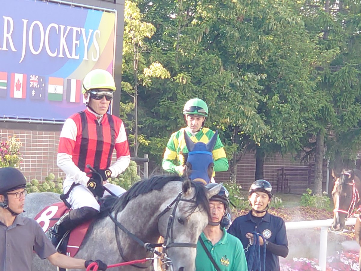 umaandtan's tweet photo. 今年の札幌競馬場での思い出③
#丹内祐次
#WASJ

ハマの番長

WASJ第4戦で緊急参戦した
ウインベラーノ���と
北のルメールこと丹内さんと
本物のルメールさんの2ショット https://t.co/s8gHrM6dwF