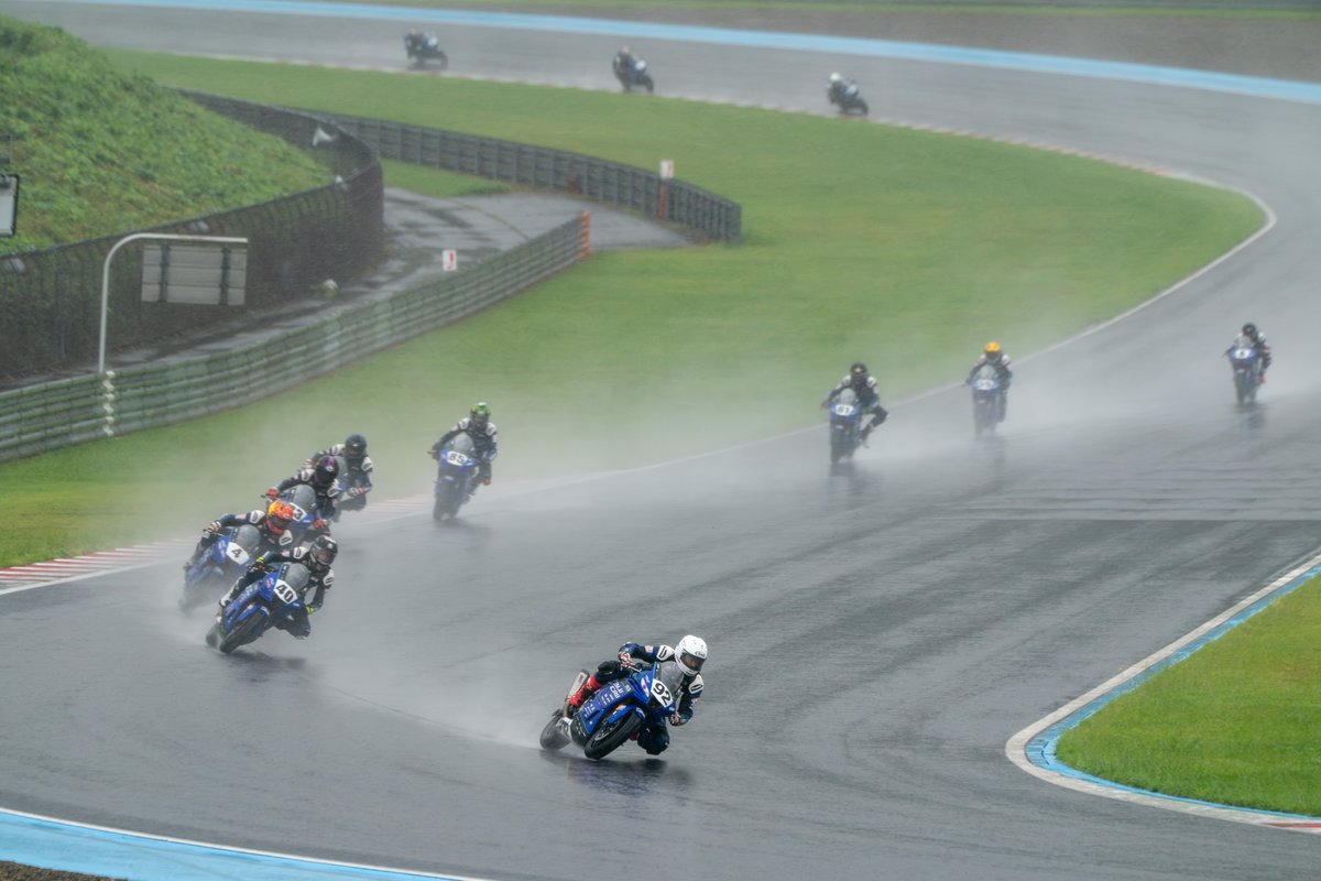 kumaphoto1's tweet photo. #YAMAHA 
#BLUCRU 
#R3AsiaPacificChanpionship 
#R3
撮り分けるのとか無理なのよ(´;ω;｀) https://t.co/fhuL601AaT