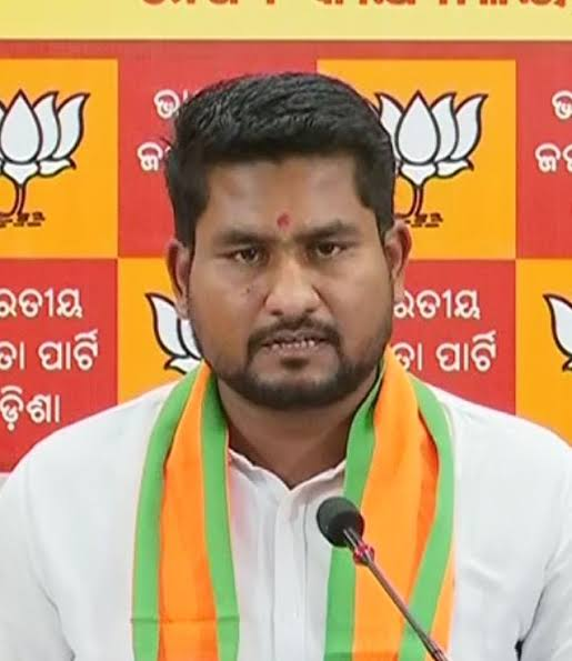 ArgusNews_in's tweet photo. #ଛାତ୍ର_ନିର୍ବାଚନ_ପାଇଁ_ପ୍ରସ୍ତୁତ: ମନ୍ତ୍ରୀ
ଛାତ୍ର ସଂସଦ ନିର୍ବାଚନ ନେଇ ମନ୍ତ୍ରୀ ସୂରଜ ସୂର୍ଯ୍ୟବଂଶୀଙ୍କ ସୂଚନା
ସବୁଠି ଛାତ୍ର ସଂସଦ ନିର୍ବାଚନ ପାଇଁ ବିଭାଗ ପ୍ରସ୍ତୁତ ଅଛି
ଉଚିତ୍ ସମୟରେ ଉଚିତ୍ ନିଷ୍ପତ୍ତି ନେବୁ: ସୂରଜ ସୂର୍ଯ୍ୟବଂଶୀ
#StudentElection #OdishaGovt #SurajSurjyabanshi #HigherEducation #Odisha #ArgusNews