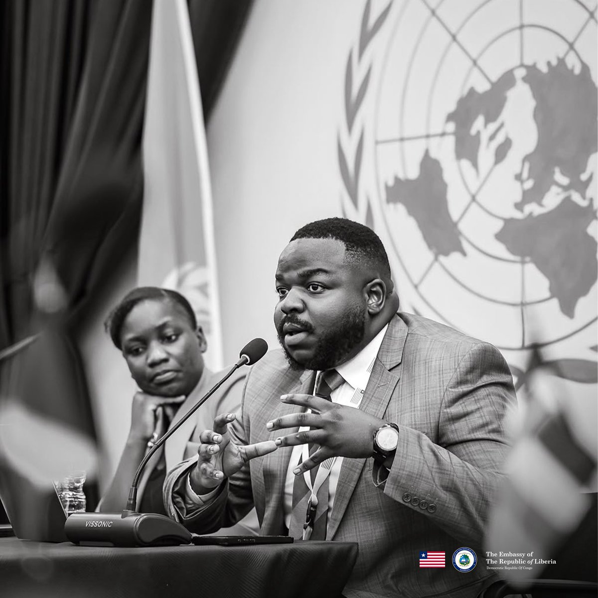 EmbLiberiaDRC's tweet photo. « 𝐈𝐧𝐯𝐞𝐬𝐭𝐢𝐫 𝐝𝐚𝐧𝐬 𝐥𝐚 𝐣𝐞𝐮𝐧𝐞𝐬𝐬𝐞 𝐞𝐭 𝐥𝐞𝐬 𝐟𝐞𝐦𝐦𝐞𝐬, 𝐜’𝐞𝐬𝐭 𝐢𝐧𝐯𝐞𝐬𝐭𝐢𝐫 𝐝𝐚𝐧𝐬 𝐥𝐚 𝐩𝐚𝐢𝐱. »

Invité comme panéliste au Sommet mondial des jeunes sur l’agenda Femmes, Jeunesse, Paix et Sécurité, tenu les 3 et 4 septembre 2026 à la Townhall de la MONUSCO à Kinshasa, M. Gelda Blessing, Assistant spécial du Chargé d’Affaires de l’Ambassade du Libéria en RDC, a partagé les leçons de l’expérience libérienne en matière de réconciliation et de stabilité.

Son intervention a rappelé une réalité fondamentale : la paix durable ne repose pas uniquement sur la sécurité, mais aussi sur l’accès aux opportunités, l’autonomisation économique et la participation effective des femmes et des jeunes.

→ Création d’emplois et accès aux opportunités ;
→ Soutien à l’entrepreneuriat et accès aux financements ;
→ Participation réelle des femmes et des jeunes à la construction de l’avenir.

Un plaidoyer en faveur d’une diplomatie axée sur l’autonomisation socio-économique, pour renforcer la stabilité et construire une paix durable à travers le continent.

⸻

“𝐈𝐧𝐯𝐞𝐬𝐭𝐢𝐧𝐠 𝐢𝐧 𝐲𝐨𝐮𝐭𝐡 𝐚𝐧𝐝 𝐰𝐨𝐦𝐞𝐧 𝐢𝐬 𝐢𝐧𝐯𝐞𝐬𝐭𝐢𝐧𝐠 𝐢𝐧 𝐩𝐞𝐚𝐜𝐞.”

Invited as a panelist at the Global Youth Summit on the Women, Youth, Peace and Security Agenda, held on September 3–4, 2026, at the MONUSCO Townhall in Kinshasa, Mr. Gelda Blessing, Special Assistant to the Chargé d’Affaires of the Embassy of Liberia in the DRC, shared lessons from Liberia’s experience in reconciliation and peacebuilding.

His intervention highlighted a fundamental reality: lasting peace depends not only on security, but also on access to opportunities, economic empowerment, and the meaningful participation of women and youth.

→ Creating jobs and expanding opportunities;
→ Supporting entrepreneurship and access to finance;
→ Ensuring meaningful participation of women and youth in shaping the future.

A strong call for diplomacy centered on socio-economic empowerment as a pathway to strengthening stability and building lasting peace across the continent.

#Liberia #YouthPeaceAndSecurity #WomenInLeadership #Diplomacy #Peacebuilding