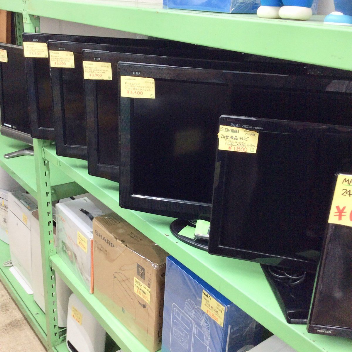 Shop_Kamiaoki's tweet photo. 🍀家電売り場のご紹介！

当店人気の格安テレビや、大きめのテレビ…これからの時期に活躍する、加湿器や空気清浄機が充実してます😆✨

この機会に良ければ是非お立ち寄りください☺️

(つづく) https://t.co/BMJDDr2lt5