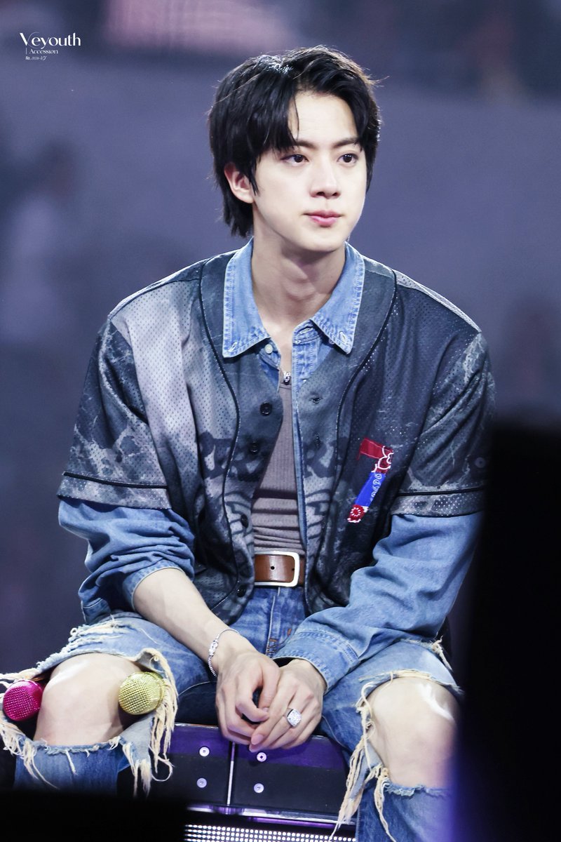 Veyouth_9592's tweet photo. 260906 LOS ANGELES

귀여움 vs 멋있음 

#방탄소년단 #BTS #진 #Jin #ジン
@BTS_twt https://t.co/ujr6LvsSyo