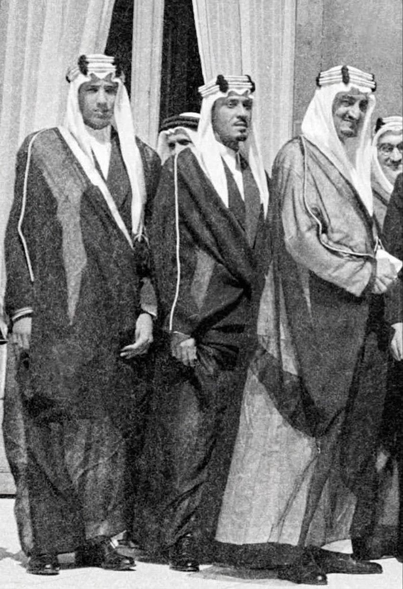 Alsaud_History's tweet photo. صورة نادرة لسيدي #الملك_سلمان حفظه الله ورعاه، وعمره 16 عامًا، في أول رحلة خارجية له خارج #السعودية، وهو برفقة أخويه الملك فيصل والملك عبدالله رحمهما الله، خلال زيارتهم إلى فرنسا عام 1370هـ/1951م. https://t.co/LJbOlrkQUZ