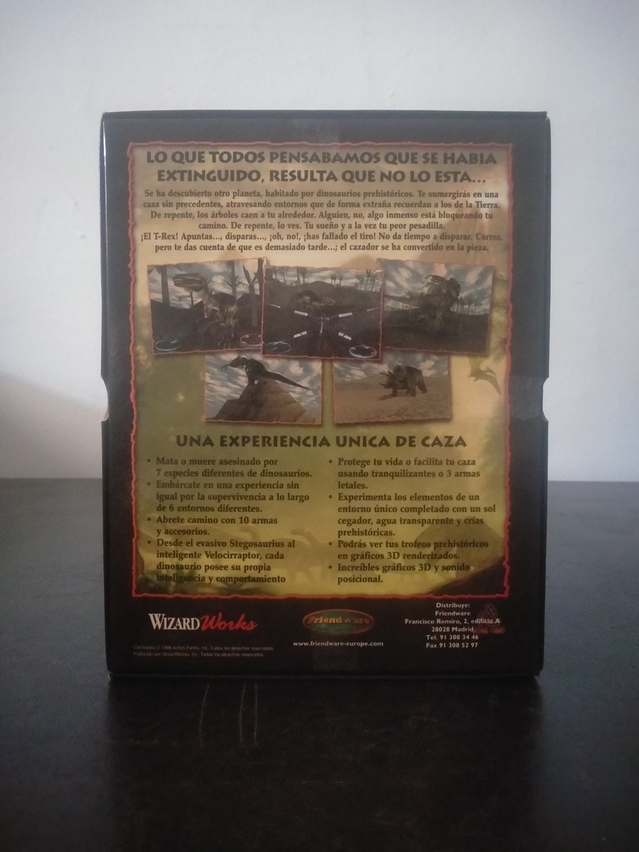 pcgamearchive's tweet photo. Carnivores te vendía una cacería de dinosaurios, pero su mejor truco era invertir los papeles: fallabas un disparo al T-Rex y el cazador pasaba a ser la presa.

Una tensión muy de 1998 que esta Big Box de Friendware ayuda a conservar.

#pcgamearchive #Carnivores #bigbox https://t.co/8EeuSO8NC5