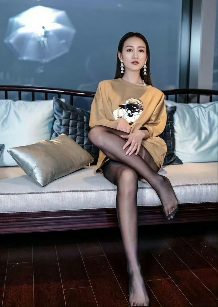 subo08's tweet photo. 你的王鸥妈妈

以前就感觉少妇味儿很足，原来真的是孩子妈。 https://t.co/PDlTbrDACo