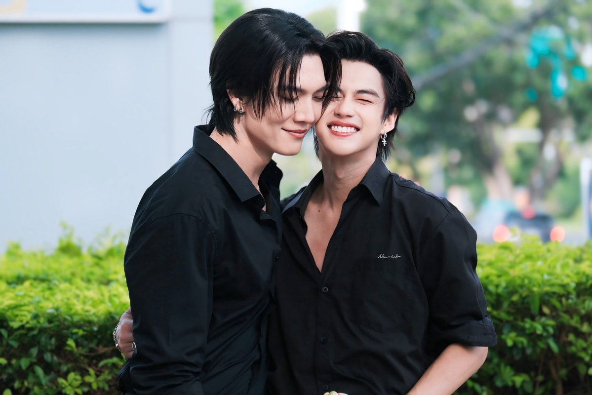 NamwhaN_89's tweet photo. อีกคนยิ้มแก้มปริ อีกคนอาการเป็นไง ไหนบอกดิ๊ 🤭

BOATOAT WITH URANUS LAMPANG

@Yong_yutt @oat_psk 
#BoatYongyut #OatPasakorn #BoatOat 
#UranusClinicxBoatOat https://t.co/n2klMT6Ehq