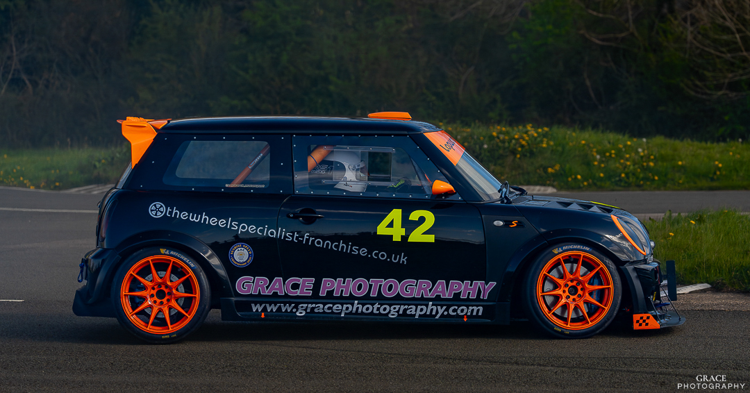 BonitaLinegk2's tweet photo. Lapworth Motorsport putting on a smoke show... love these! https://t.co/x4heJsRQ8r