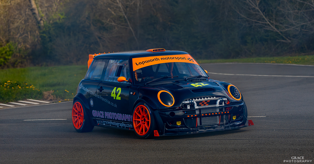 BonitaLinegk2's tweet photo. Lapworth Motorsport putting on a smoke show... love these! https://t.co/x4heJsRQ8r