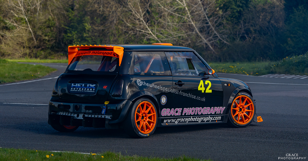 BonitaLinegk2's tweet photo. Lapworth Motorsport putting on a smoke show... love these! https://t.co/x4heJsRQ8r