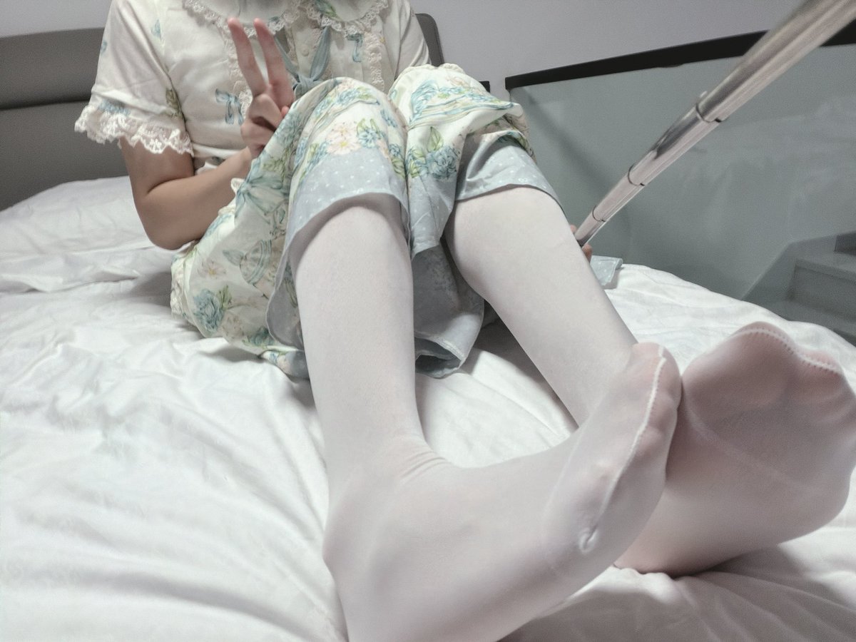 fressedlforreal's tweet photo. 女儿的脚也是属于主人的，她只有保管权而已，使用权在主人这边。 #母女 https://t.co/6Ggu78eTgi