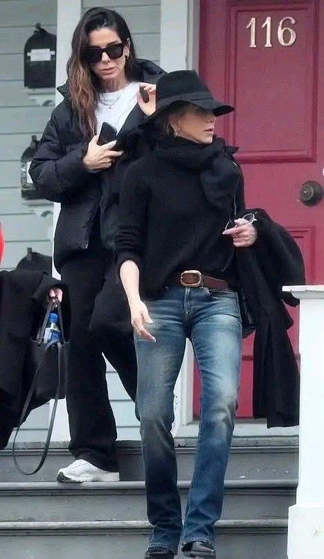 sandrabullock5j's tweet photo. Jen and Sandy Bullock https://t.co/fE1x7tNk5C