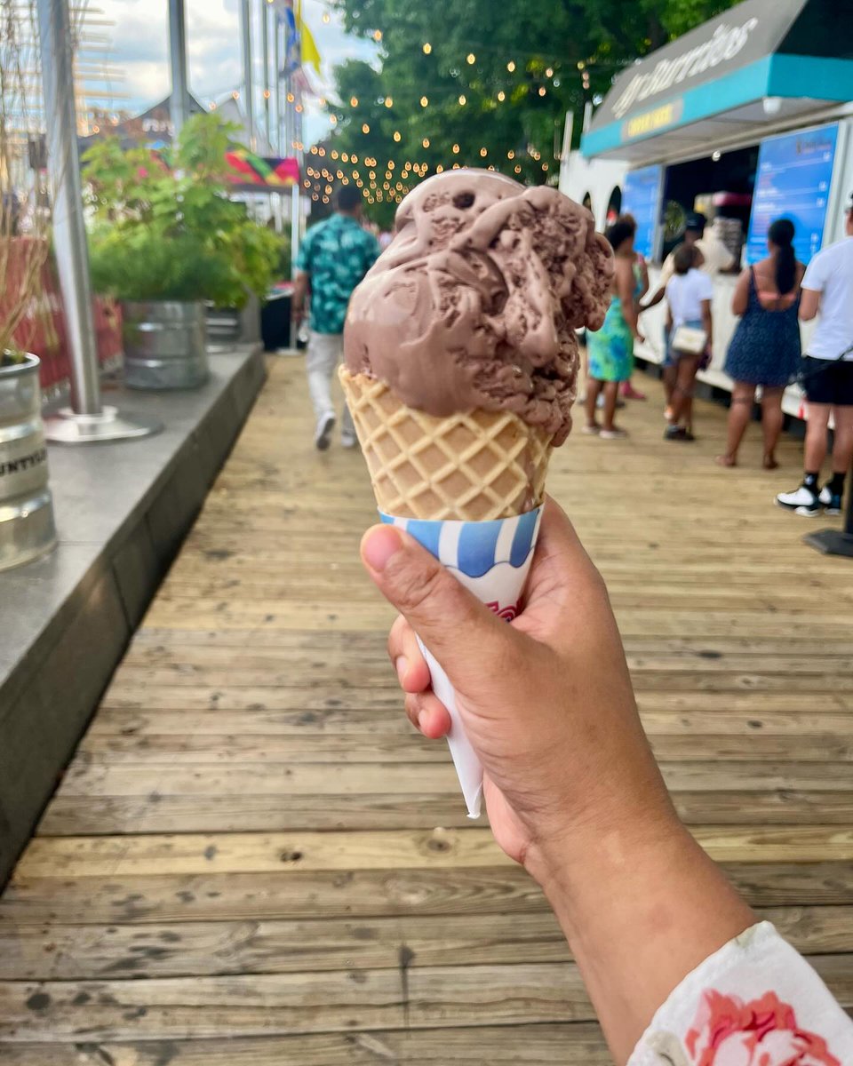 KiethWobblhuh's tweet photo. Summer in the City at Spruce Street Harbor Park, next to Penn’s Landing. It was magical and peaceful! https://t.co/FQbyRKzzX5