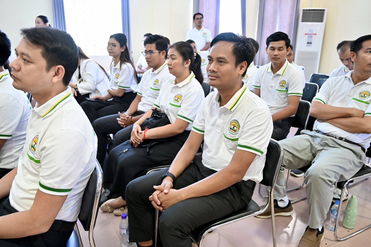 PrakViroth's tweet photo. Rapid survey dissemination at Pursat province. 
MPH coursework completed and thesis in progress. https://t.co/eqAxu0Vibz