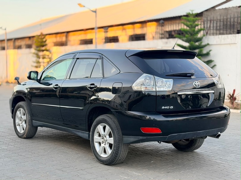 SalmanAlattar's tweet photo. Toyota Harrier 2004
Engine 2360cc
Mileage 67, 000 km
Black exterior
Side winkers, sports rims, fog lights
Price: 47, 500, 000 https://t.co/cuHSMsK8nb