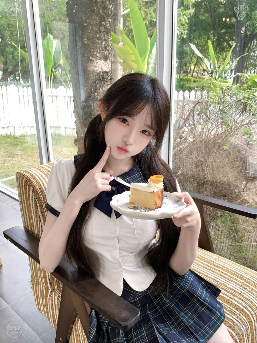 Sebasmg_1904's tweet photo. 🦢跟家人一起去西安，长沙，广州，浦东，重庆，三亚，哈尔滨，呼和浩特，北京，大连，太原，福州，海淀，青岛，武汉，贵阳，深圳吃特色小吃
🐎背上养包穿行在大街小巷
🙏漫步在城市外围的小吃街，看着落日将门板镀上一层暖光，尽情享受美食的诱惑
🦎@icats_k https://t.co/i2914ZtD03