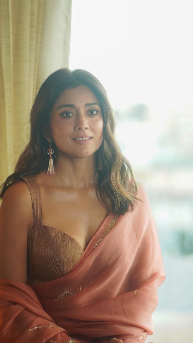 Chennaipatrika's tweet photo. @ShriyaSaran #TamilActress #KollywoodBeauty #RisingStar #DesiBeauty #InstaBeauty #InstaStar #ModelLife #ActressLife #FashionQueen #PhotoshootVibes #QueenVibes #GorgeousLook #CelebrityStyle #StarGirl #TrendingStar
@Chennaipatrika
#chennaipatrika https://t.co/TGfcV3RAmC