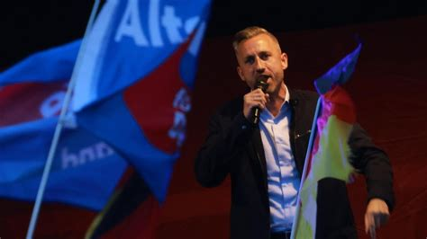 galatacla's tweet photo. Trionfo #Afd in Sassonia-Anhalt. Il commento: “Abbiamo fatto la storia”. 
Purtroppo l'hanno già fatta i vostri nonni e basterebbe un minimo di intelligenza per ricordarsi a che cosa ha portato. La stupidità umana è senza limiti, quando l'animalità è priva di ragione (Aristotele)! https://t.co/f8i8zcwGiV