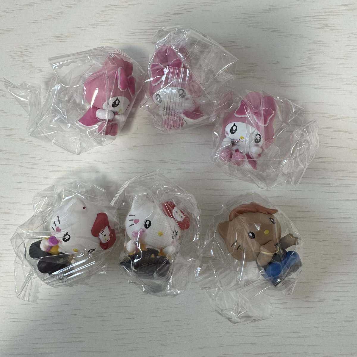 m_KP_kp's tweet photo. サンリオ　みんなでおめかしフィギュア
ガチャガチャ　交換

【譲】姫ギャルマイメロディ、
　　ギャル男ディアダニエル、
　　令和ギャルハローキティ

【求】ウサハナ　＞　定価（¥300）+送料

大阪手渡しでの交換、または郵送での交換希望です✨

検索からでもお気軽にお声掛けくださいください🙇 https://t.co/PFf3SD0e36