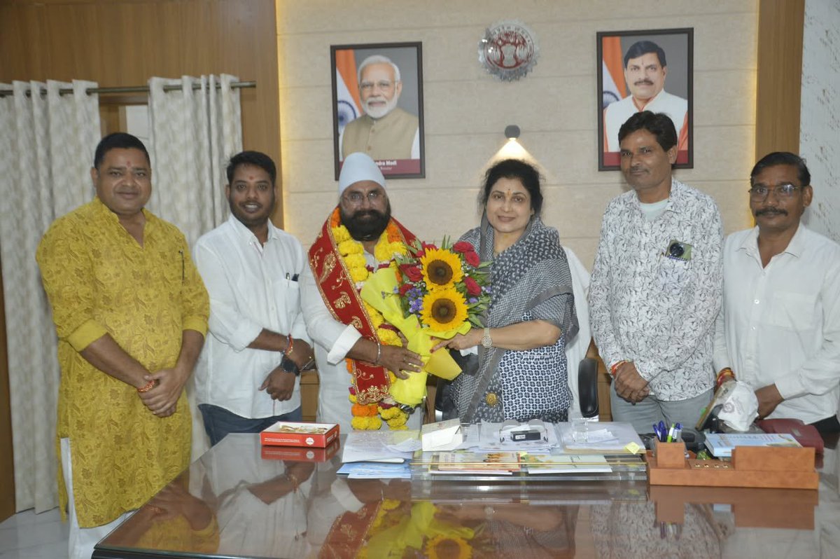 KrishnaGaurBJP's tweet photo. आज समाधान कार्यालय पर भाजपा जिला भोपाल की जिला कार्यकारिणी सदस्य नियुक्त होने पर श्री दलजीत सिंह जी एवं श्री दया केथोरिया जी को नवीन दायित्व हेतु हार्दिक बधाई एवं शुभकामनाएँ दीं।

मुझे पूर्ण विश्वास है कि आप दोनों संगठन के प्रति अपनी निष्ठा एवं समर्पण से पार्टी को और अधिक सशक्त बनाने में महत्वपूर्ण भूमिका निभाएंगे।

#krishnagaur