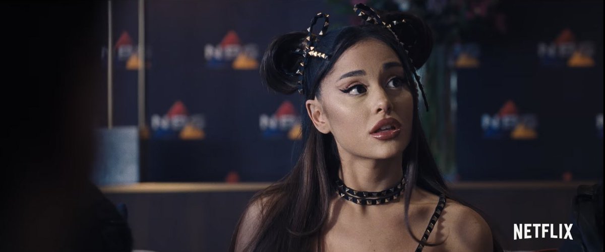 throwbacksofag's tweet photo. ariana grande in the Dont Look Up teaser trailer 5 years ago today(8th september 2021) https://t.co/PFUdaWgW4k