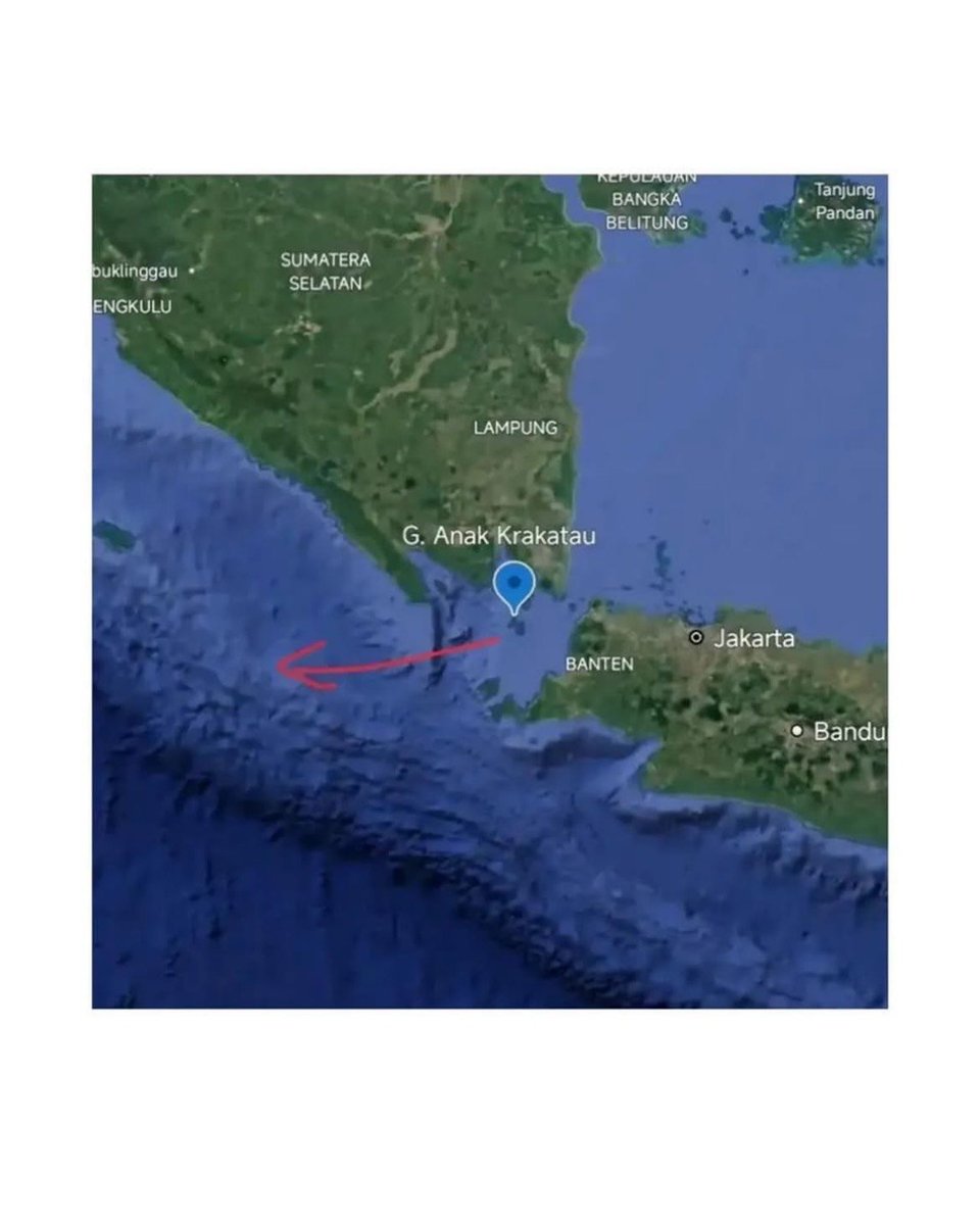 kysanagisa's tweet photo. ketika abu vulkanik anak krakatau memilih jalannya sendiri menuju samudra bukan ke pulau jawa atau sumatra, padahal arah angin permukaan menunjukkan sebaliknya
secara sains hal ini bisa terjadi karena perbedaan arah angin di lapisan atmosfer atas dan permukaan ditambah dinamika angin lokal di sekitar selat sunda
subhanallah ada kuasa dan perlindungan di balik setiap bencana
semoga kita semua selalu ada dalam lindunganNya serta dijauhkan dari marabahaya🥹