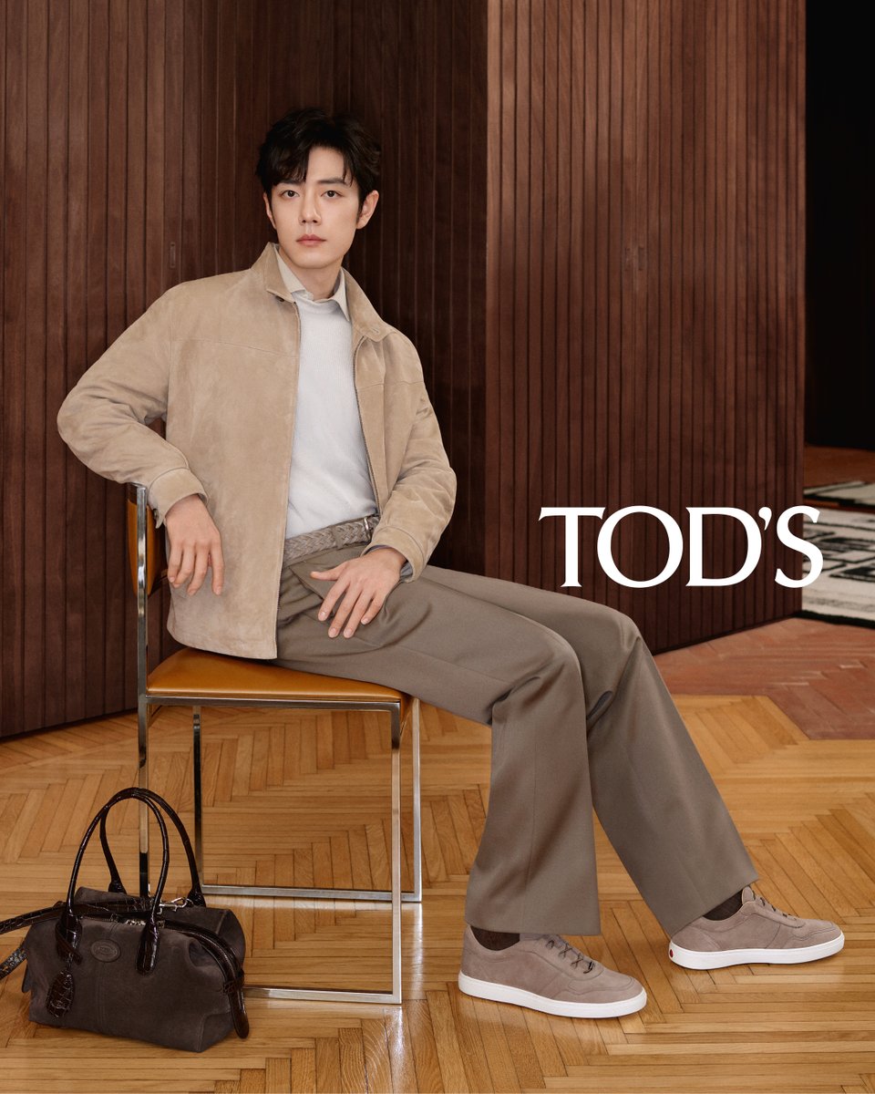 TODS_JAPAN's tweet photo. イタリアン ストーリーズ
グローバル・ブランド・アンバサダーのシャオ・ジャンにより披露された、新型「レッド ドット 」と「ディーアイ バッグ バウレット」を通じて、伝統とモダンな感性が融合したスタイルを表現しています。​

https://t.co/Qk0YbL7PHb​

#TodsFW26 #Tods #トッズ #XiaoZhan https://t.co/2cGBCShWI4