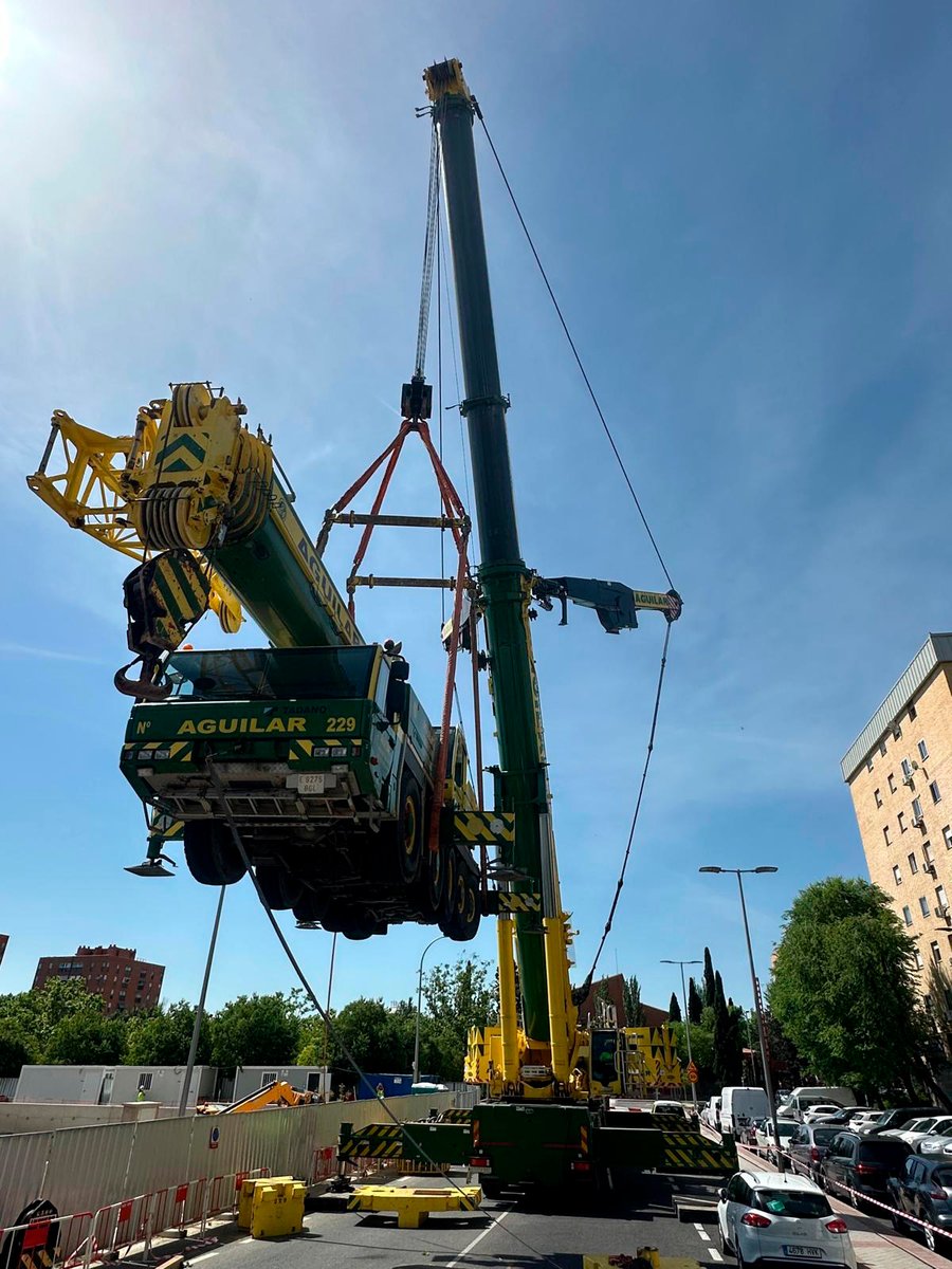 gruas_aguilar's tweet photo. Bajada a foso de grúa #ATF110G5 con grúa #LTM1650 para realizar trabajos en obra.

Una operación que exige una planificación detallada, coordinación y un control absoluto durante toda la maniobra.

🌐 https://t.co/C8CNzbG1hx

#GrúasAguilar #gruas #cranes #gruasmoviles https://t.co/HmvDcOvtiK