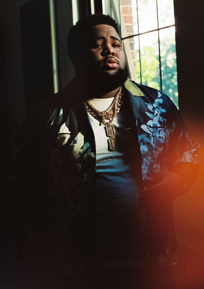 Zinx_nx's tweet photo. Rod Wave joins Drake, Lil Baby &amp; Future as the ONLY rappers with FOUR #1 albums on the Billboard 200 in the 2020s. 🤯 https://t.co/6vEKVXPR3F