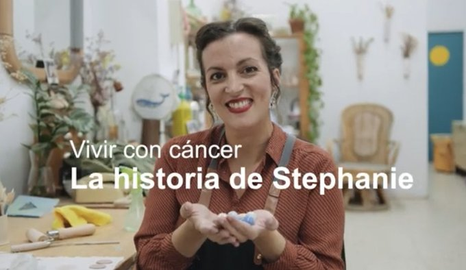 pfizer_spain's tweet photo. 🫁 Aprendemos sobre el reto de convivir con #CáncerDePulmón a través del testimonio de Stephanie, una paciente sevillana. “Quizá no parece que estoy enferma, pero físicamente se vive con dolor” @AEACaP

El vídeo completo, en nuestro portal #ATuLado 🎥 https://t.co/PFrssZ2Rt1 https://t.co/JIxLb1uEms