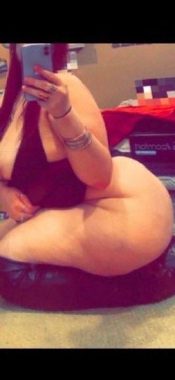 M8xck's tweet photo. اول صوره بتلاقيها في اول محادثه واتس في جوال امك مرسلتها ل البكستاني الي يصلح مكيفات ماخذه رقمه منك عذرها بكلمه اذا خرب وشكلها تبيه يصلح مضرطها العريض مع المكيف🦵🏾🔥 https://t.co/UvihgaVIT9