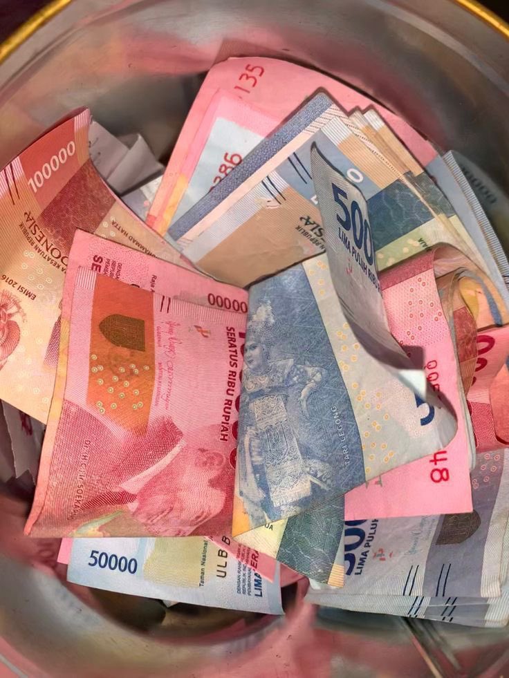 hopefulhob's tweet photo. Menurut kalian, umur 25 idealnya punya tabungan berapa? https://t.co/UKcUtTjmt9