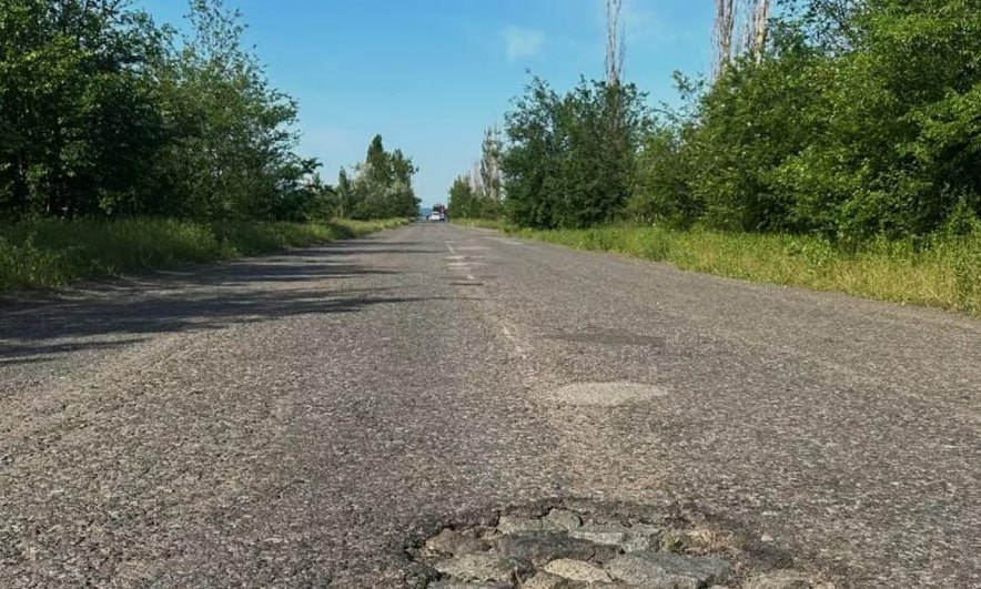 khvl_info's tweet photo. 💰 На ремонт траси "Миколаїв - Доманівка - Берізки" додали ще 102,18 млн грн

Додаткові роботи на 10-кілометровій ділянці без конкурсу доручили "Техно-Буд-Центру". Причина - ненормативний стан узбіч.

📌 Джерело: Prozorro https://t.co/CtcMwWLhJk