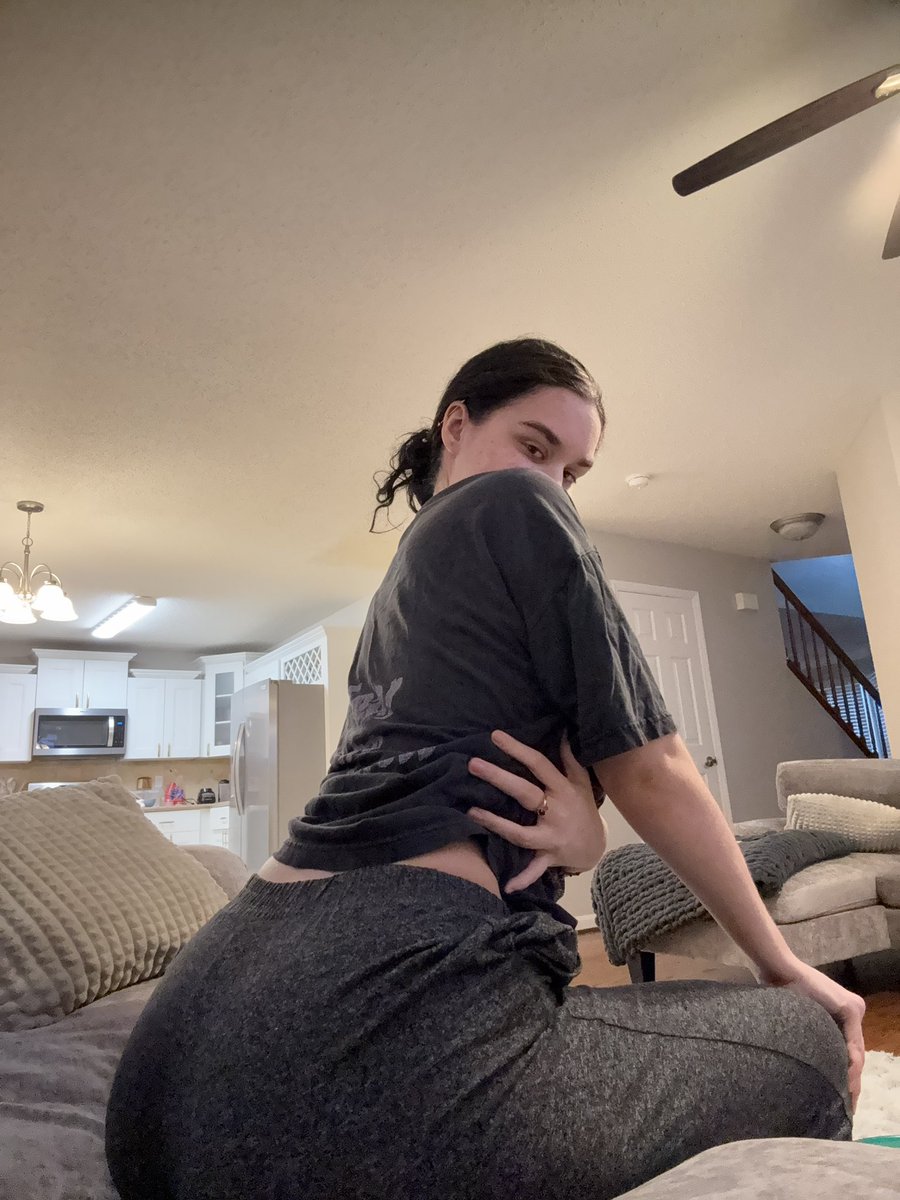 chap_Oslay's tweet photo. Joi, sph, domme sesh who's still buying rn👅❤️🔥🌺 #buyingcontent #nsfwtwt #nsfw #teen #horny #sellingcontent https://t.co/ZUmjtG4iZ7