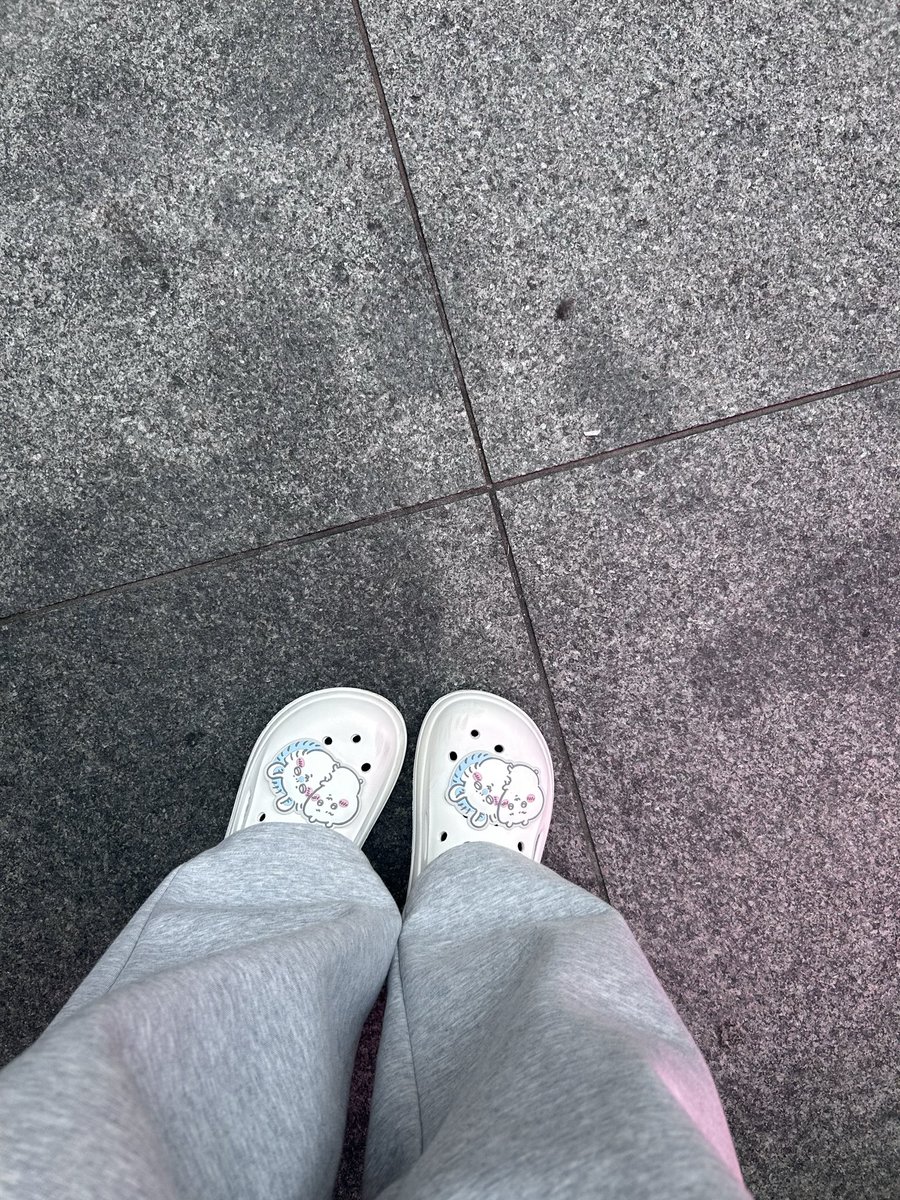 pun__0's tweet photo. ちいかわのサンダルかわいい> ̫<♩ https://t.co/pZmoVVUR5B