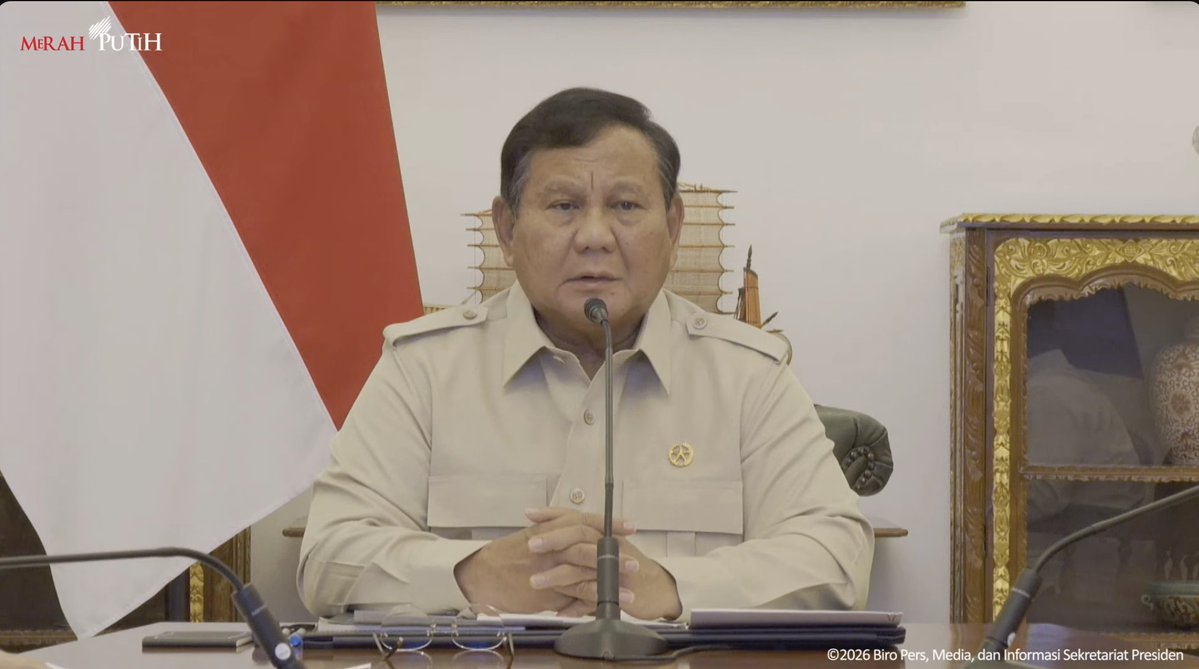 LambeSahamjja's tweet photo. isi yapping prabowo hari ini dalam rapat bencana alam:
- kita menghadapi bencana alam
- dulu gempa di flores ntt
- sekarang anak krakatau 
- serta kebakaran hutan di kalimantan
- inilah takdir kita sebagai negara yang ada di ring of fire
- kita harus menghadapi ini setiap saat
- mungkin anggaran mitigasi bencana saya kita harus di tambah
- tapi di banding periode yang dulu lalu kita cukup bagus 
- buktinya aceh, sumut, sumbar kita sudah cukup masif
- kita cukup cepatt semua kita sudah pulihkan 
- menurut saya kita cukup berhasil di pulau sumatra
- sebentar lagi kita akan punya kapal induk dari itali
- sebisa mungkin langsung kita pakai 
- saya ingin ada drone yang bisa melempar air 
- jadi saya kita kita harus antisipasi semua
- jangan kejadian dulu baru kita gerak