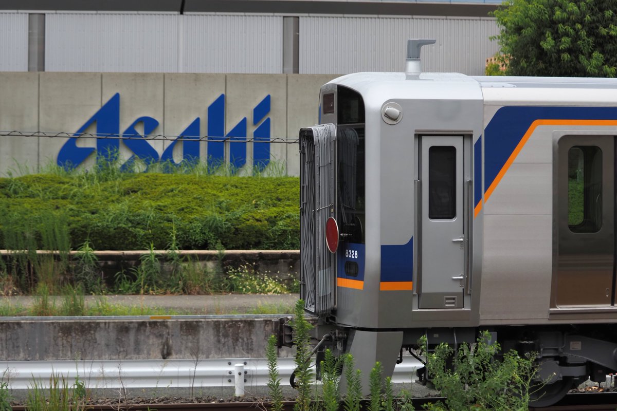 kirarailcargo48's tweet photo. 9月7日(月)
9894レ
南海8300系8724F+8328F 近車出場甲種輸送
DD200-1 牽引
吹田にて
今日も南海甲種があるという事で撮影へ
アサヒロゴとの組み合わせは中々いいですね。
撮影された方々はお疲れ様でした!
#南海
#甲種輸送
#DD200 https://t.co/KnYf8WWlXV