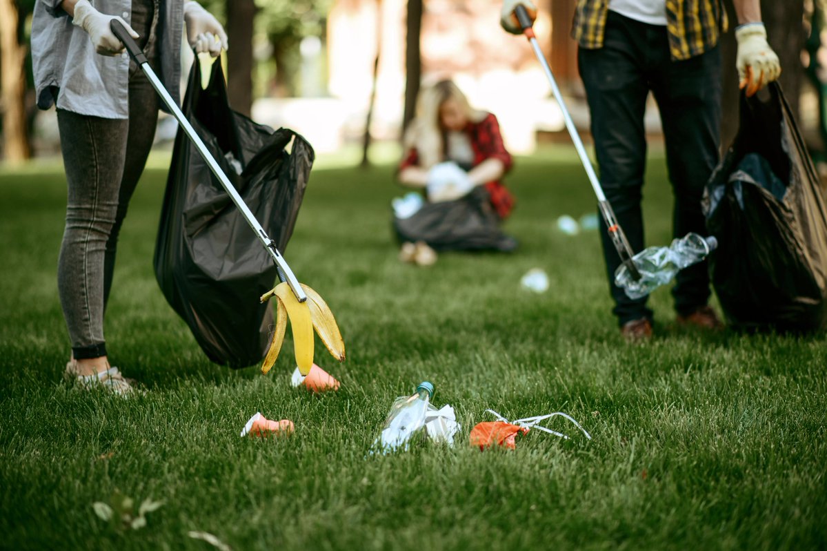 aurem070617's tweet photo. This Sat 2PM, join our community park cleanup u0026 free snack drive! Help spruce up our neighborhood, meet neighbors, and grab healthy treats. All ages welcome! https://t.co/ZLEaeWiYnl