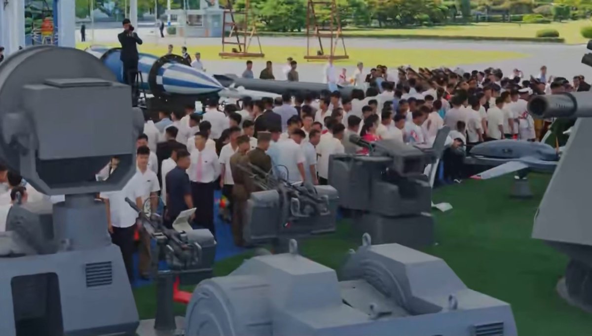 KPA_bot's tweet photo. 姜健号の就役記念式で展示されている艦載兵器の中にUAVがいるし、新型の多銃身機関砲も確認 https://t.co/hWyI0j16C7