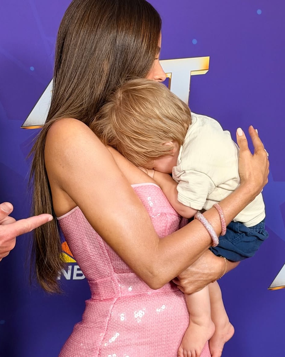 fullswadmayhem's tweet photo. The best part of this job? The audience! @agt @sofiavergara https://t.co/ZMIGgbUSYe
