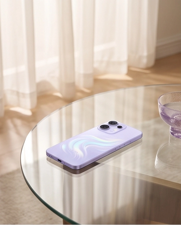 OPPOSaudi's tweet photo. لمسة ناعمة وبريق متلألئ يخطف الأنظار في كل لقطة! 
يندمج هاتف OPPO Reno16 Series باللون البنفسجي الحالم بسلاسة مع أسلوب حياتك ليضيف بريقاً هادئاً وأنيقاً لأي مساحة يوضع فيها. https://t.co/mMUxhg71xx