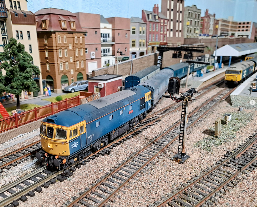 hornby's tweet photo. Happy modelling Monday!
Check out this impressive layout sent in by Craig Munday.
If you have an image you’d like us to share, please send it to marketing@Hornby.com
#Hornby #Modelrailway #Mondaymotivation #ModellingMonday https://t.co/Qc0c6dhGv0