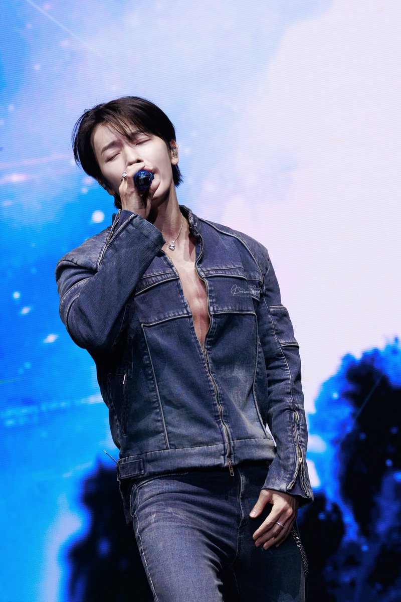 be4beingadog's tweet photo. 20260906

Donghae First Solo Encore Concert Alive 

Cow boy🔫 

@donghae861015 @SJ_DnE_official 

#SuperJunior #슈퍼주니어 
#DONGHAE #동해 https://t.co/sMYmZArcwL